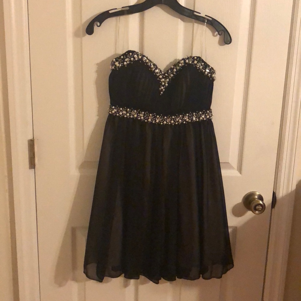 Black short dress (homecoming)